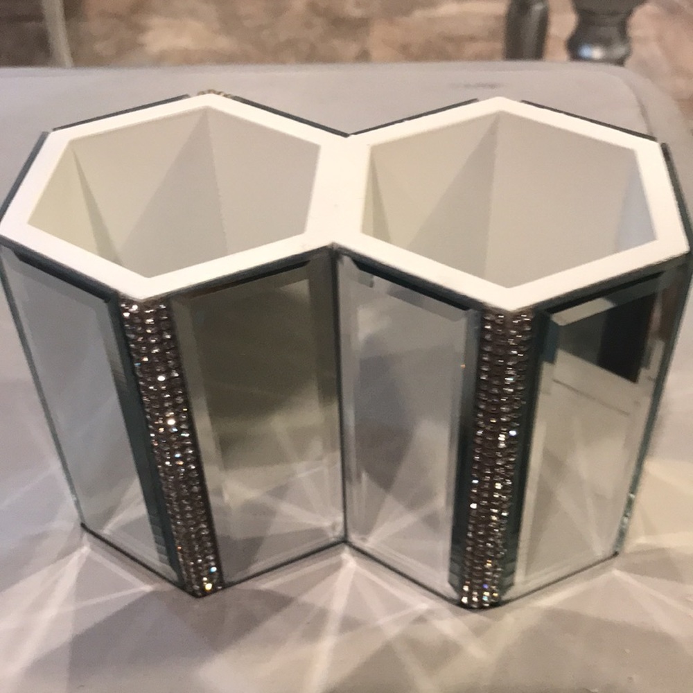 NWT Bella Lux Mirrored Dual Toothbrush Holder